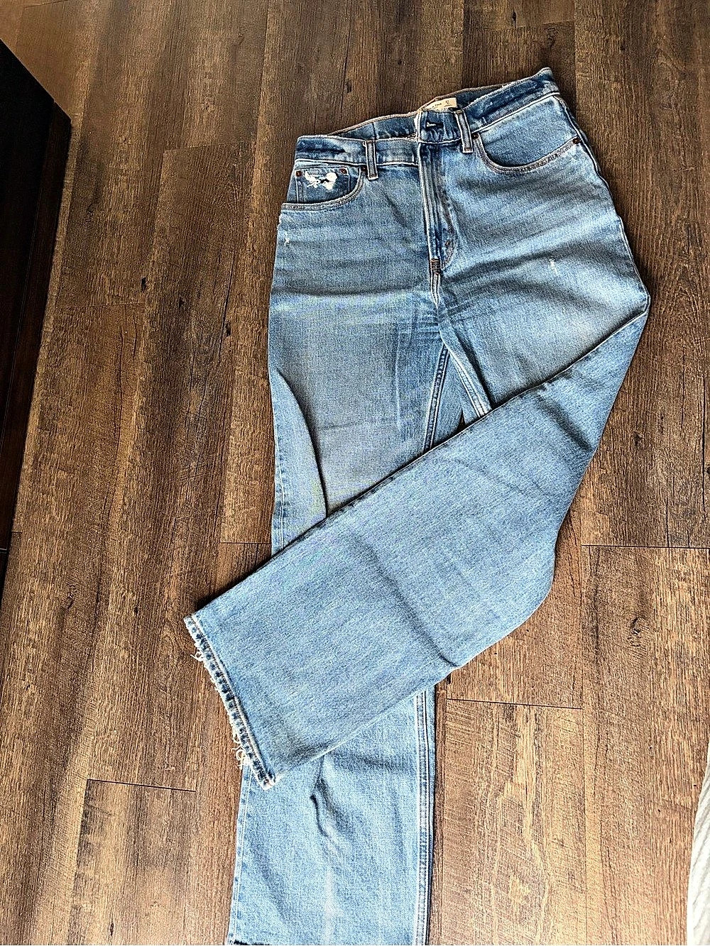 Abercrombie & Fitch The '90s Relaxed Jean High Rise Straight Leg Jeans Blue